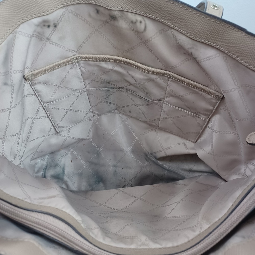 Michael Kors Voyager East West Tote Bag Taupe Saffiano Leather Gold Hardware - Picture 10 of 16